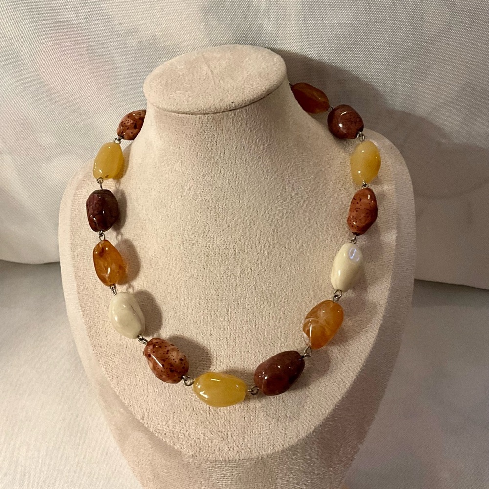 NWT AccessoriesTo Go 1” Large Beaded Necklace in Natural Tones Vintage Y2K
